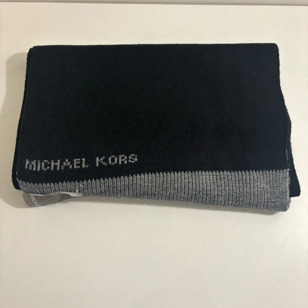 Michael Kors Scarf in Black and Gray Unisex